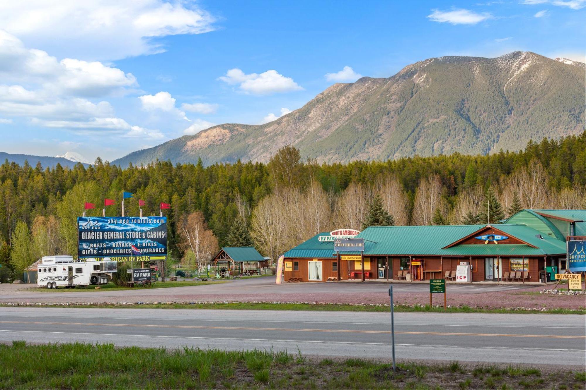 Sky Eco - Glacier General Store And Cabins Coram المظهر الخارجي الصورة