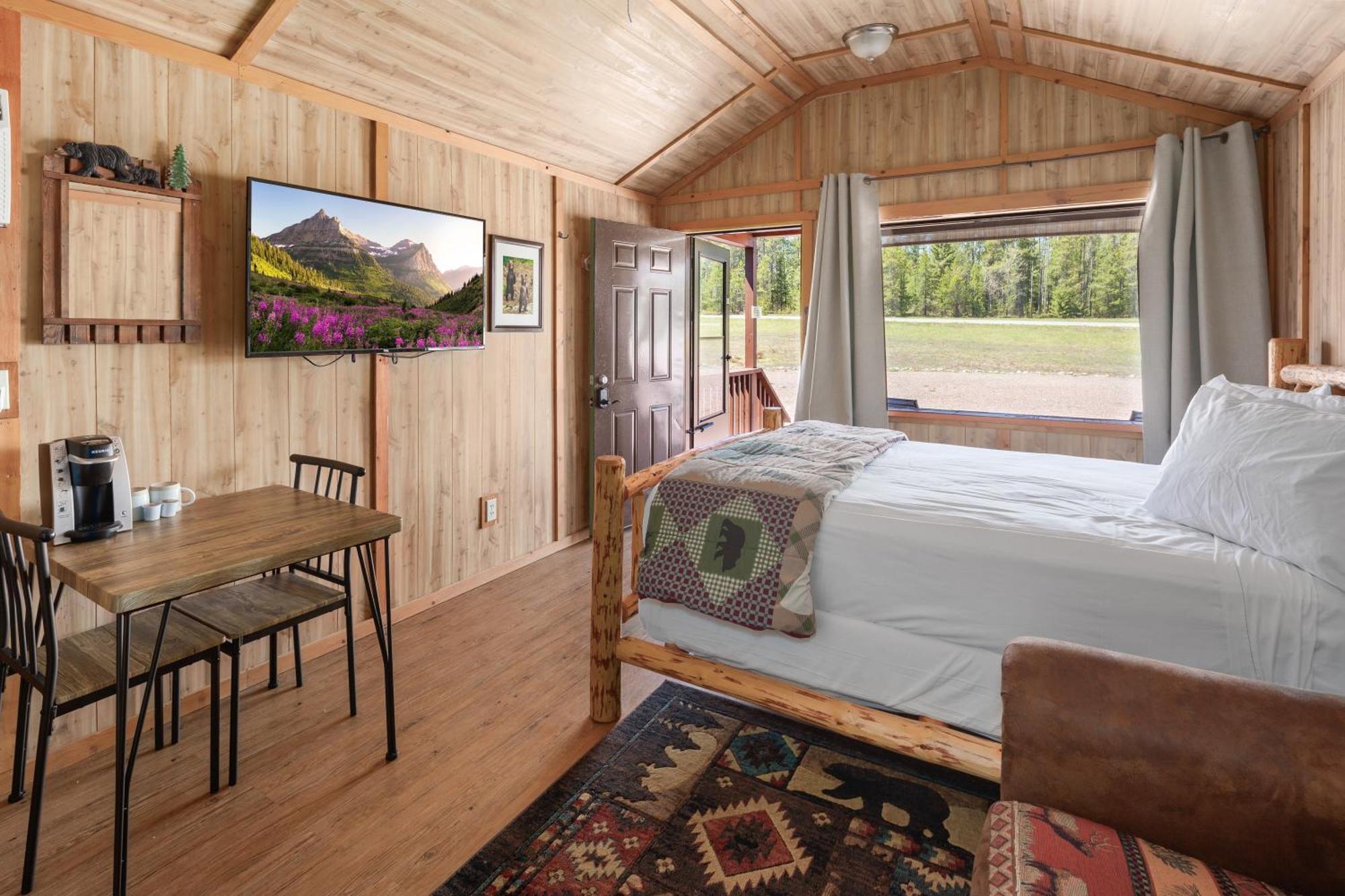 Sky Eco - Glacier General Store And Cabins Coram المظهر الخارجي الصورة