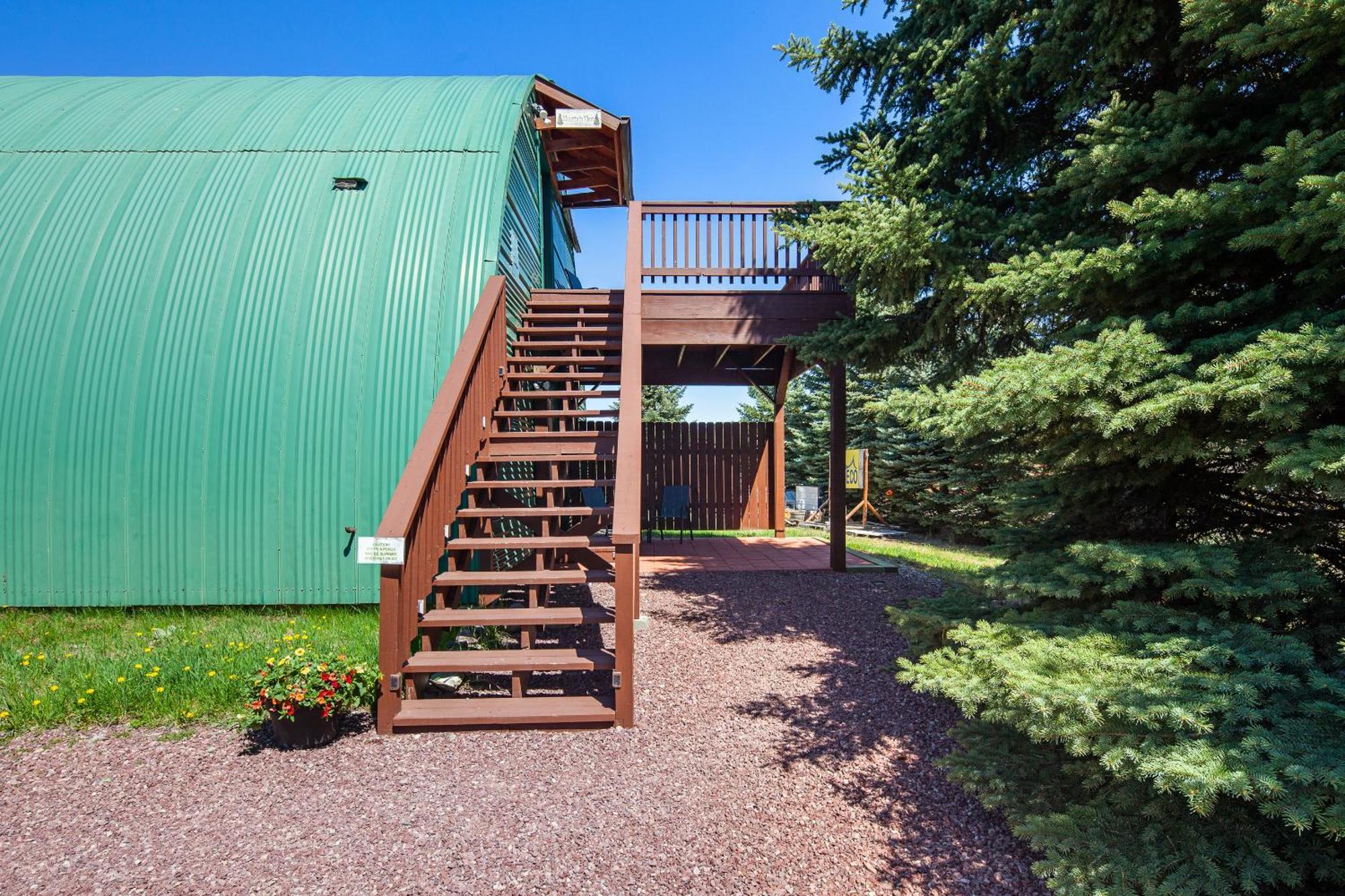 Sky Eco - Glacier General Store And Cabins Coram المظهر الخارجي الصورة