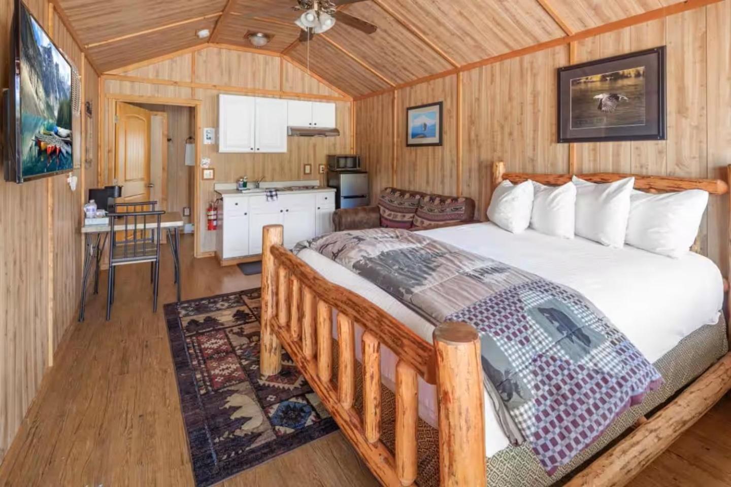 Sky Eco - Glacier General Store And Cabins Coram المظهر الخارجي الصورة