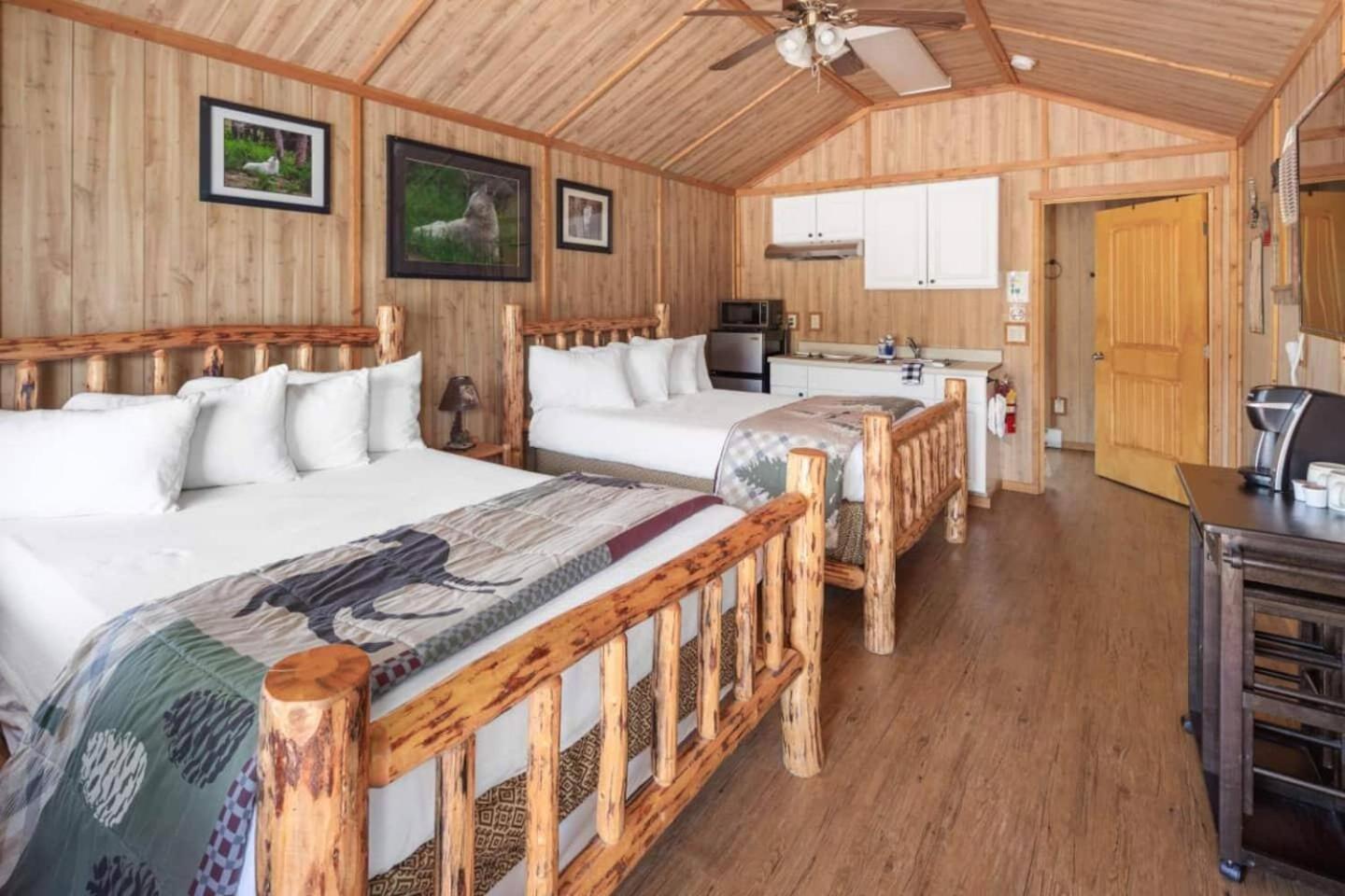 Sky Eco - Glacier General Store And Cabins Coram المظهر الخارجي الصورة