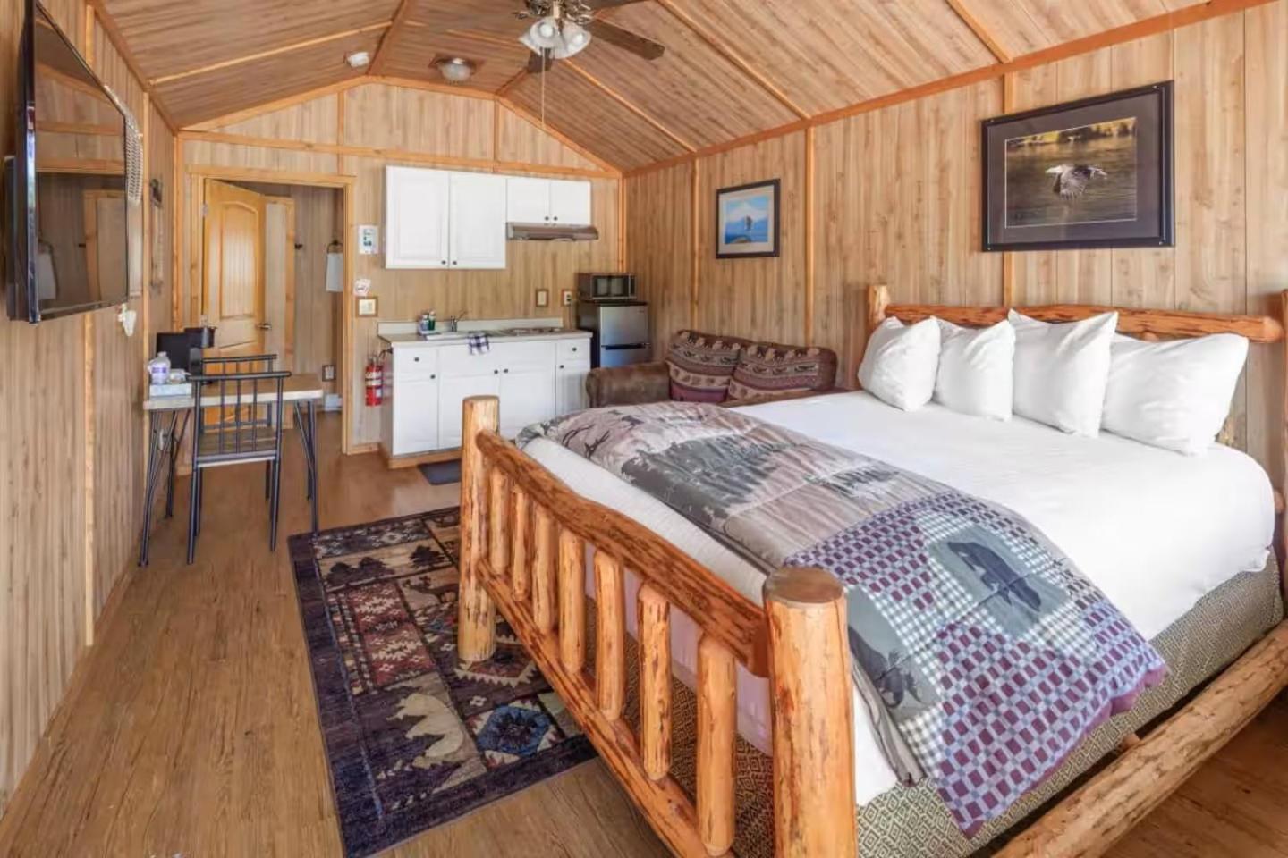 Sky Eco - Glacier General Store And Cabins Coram المظهر الخارجي الصورة
